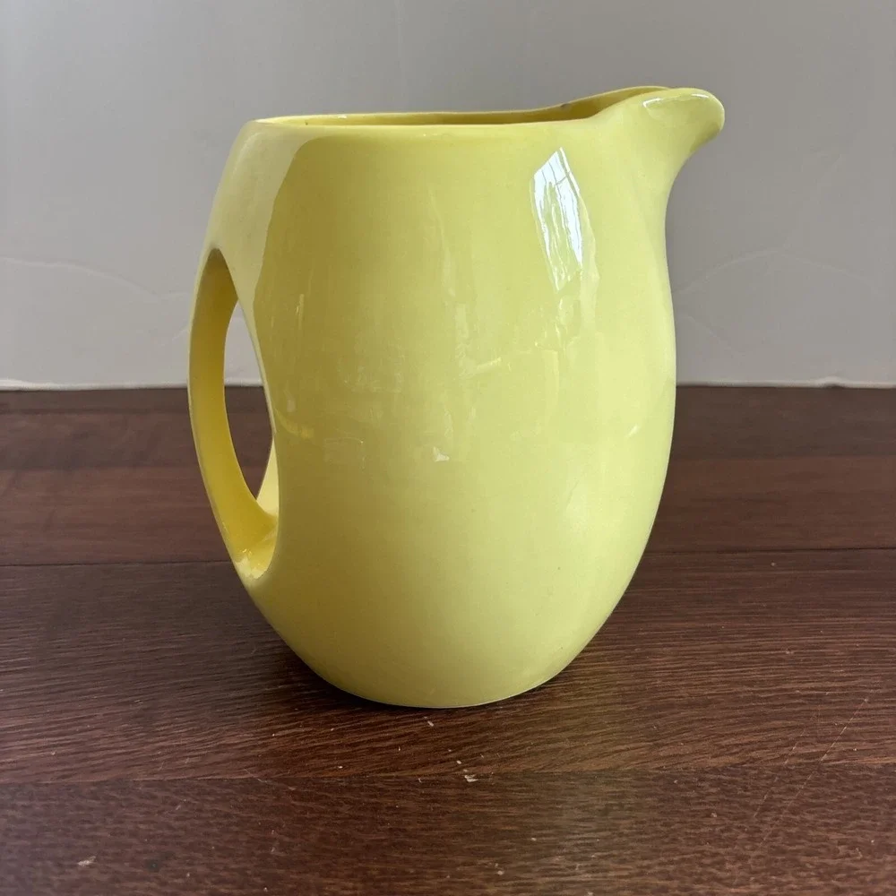 White Horse Scotch‎ Whiskey Yellow Ceramic Pitcher Made In Japan Sticker